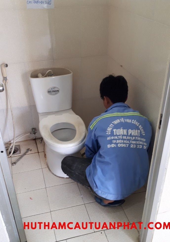 Hút hầm cầu tại Cụm CN Lộc Thắng